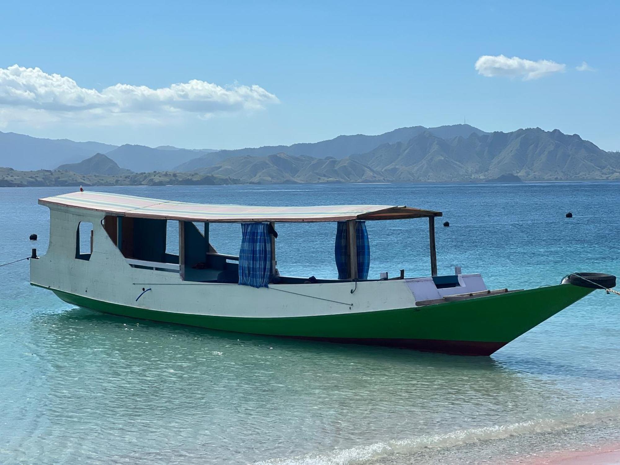 Jhuna Komodo Homestay Екстериор снимка